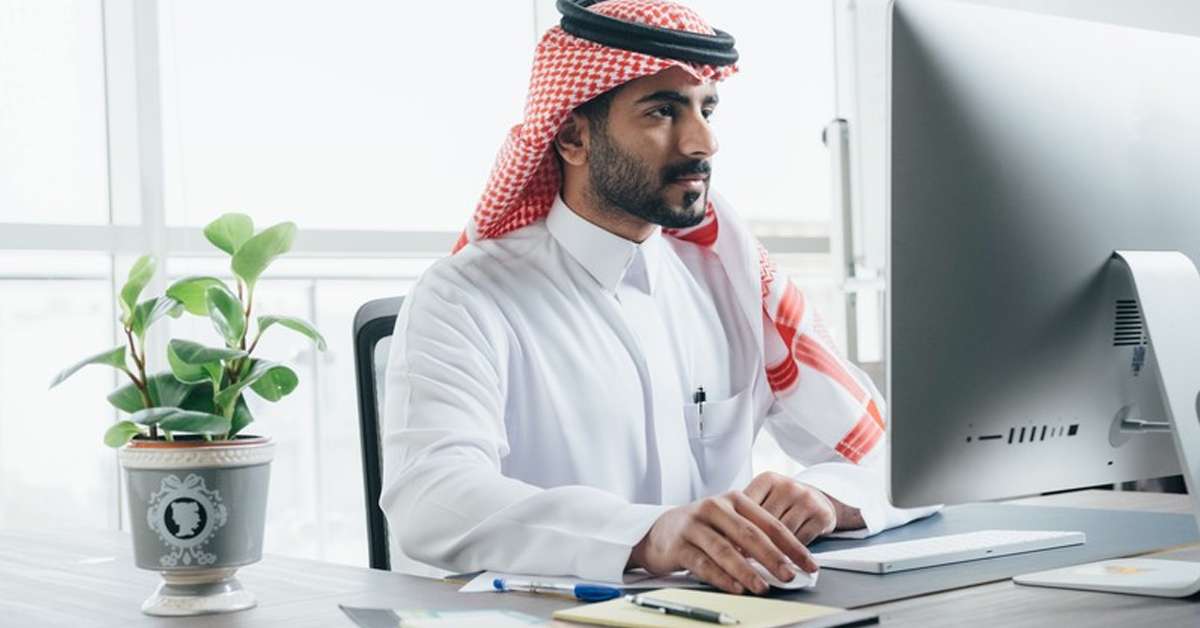 بدءًا من اليوم | الوافدين يتحركون بحرية مطلقة في السعودية بعد تطبيق المادة "61" من نظام العمل وهو....