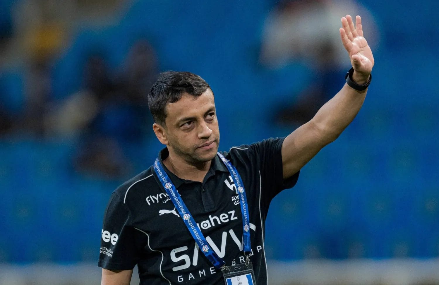 الشلهوب يجذب الأنظار بطريقة رفضه التصريح بعد مباراة الهلال والرائد