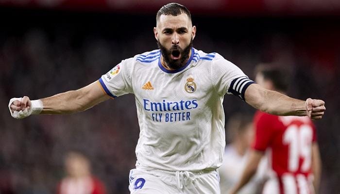 ريال مدريد يتغزل بـ "الحكومة" بعرض أمجاده بقميص الملكي