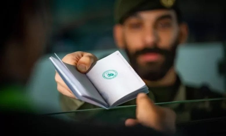 السعودية تبدأ تنفيذ قرار تمديد تأشيرات الزيارة المنتهية