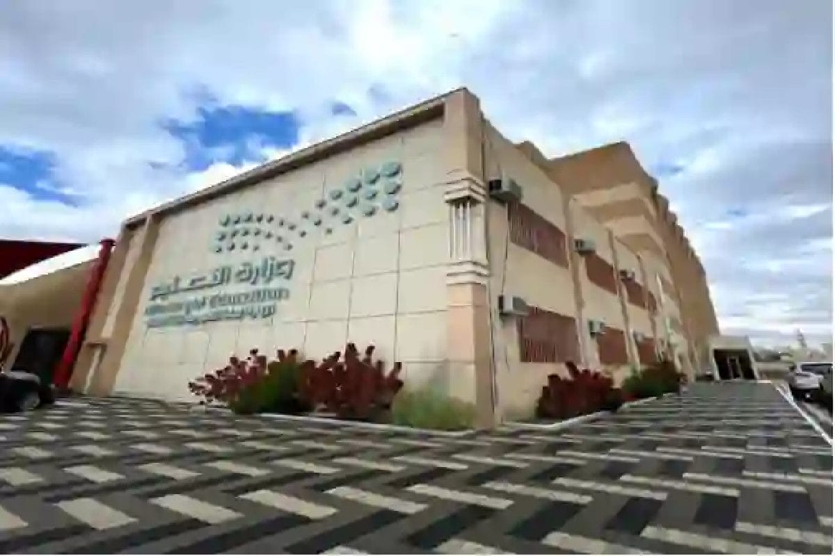 خريجي الثانوية العامة