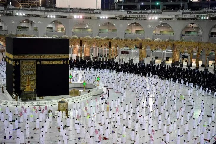 طريقة إصدار تأشيرة عمرة من خارج المملكة ورسوم الحصول عليها